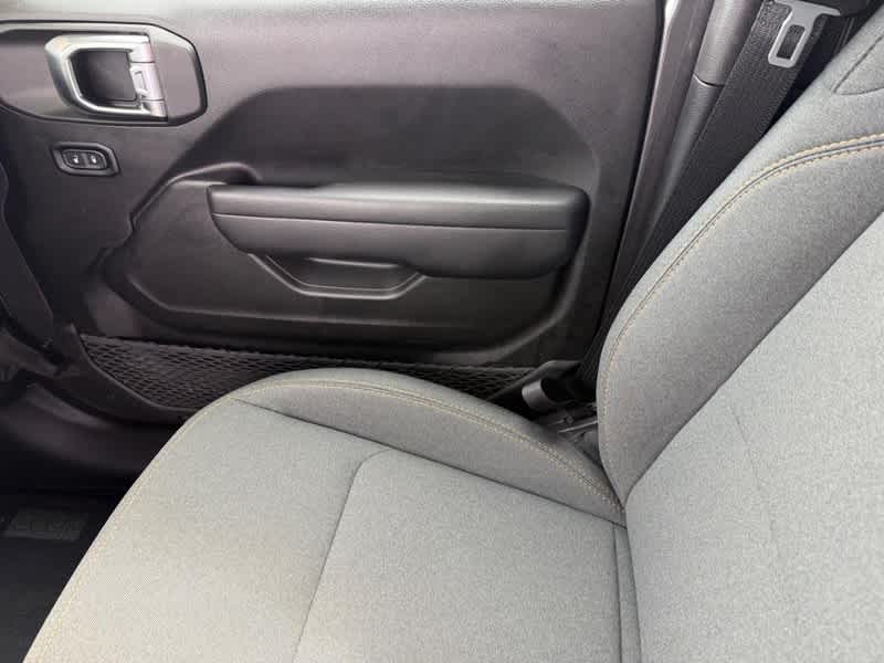 2025 Jeep Wrangler 4-Door Summit 4x4
