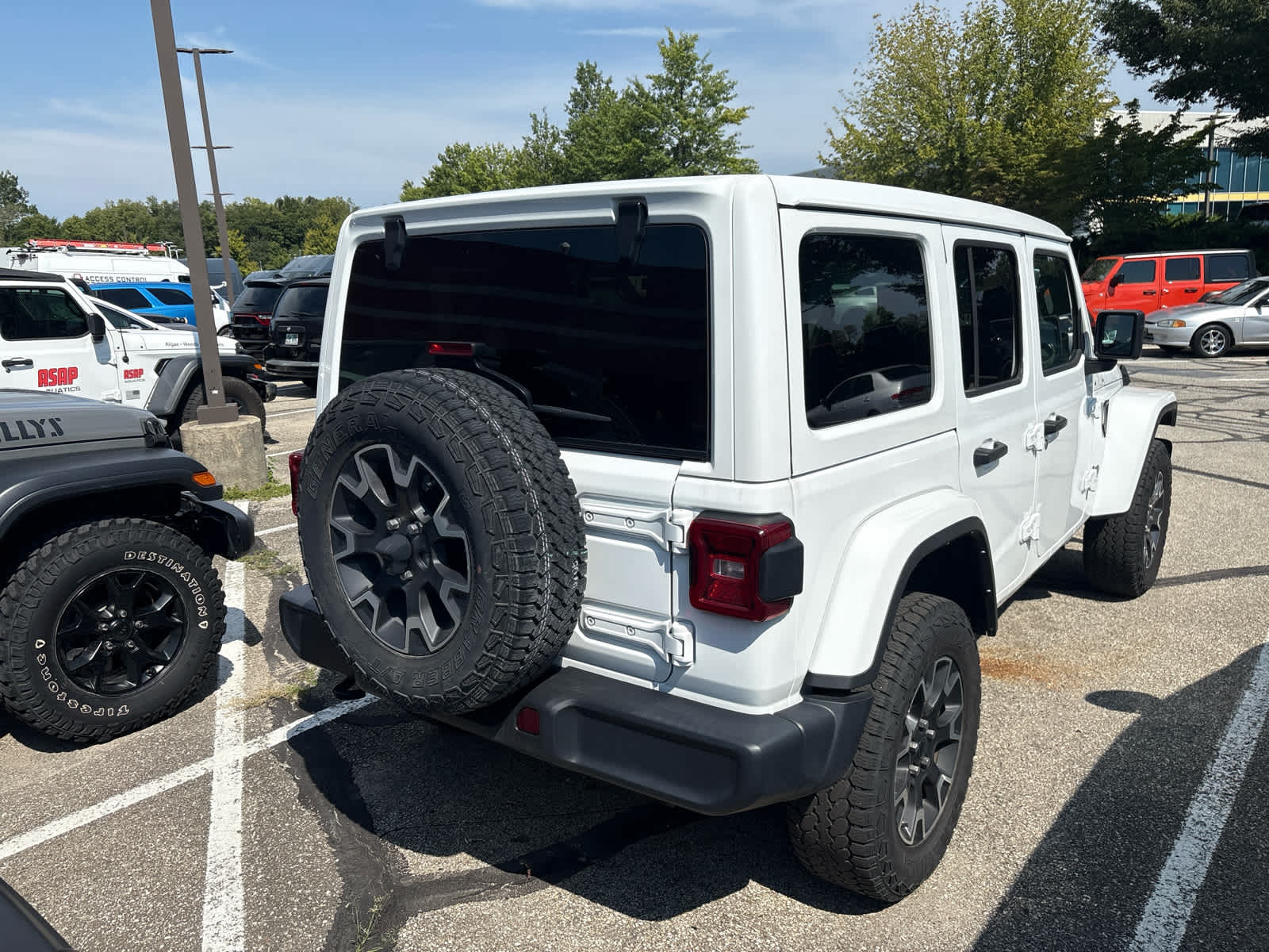 2025 Jeep Wrangler 4-Door Sahara 4x4