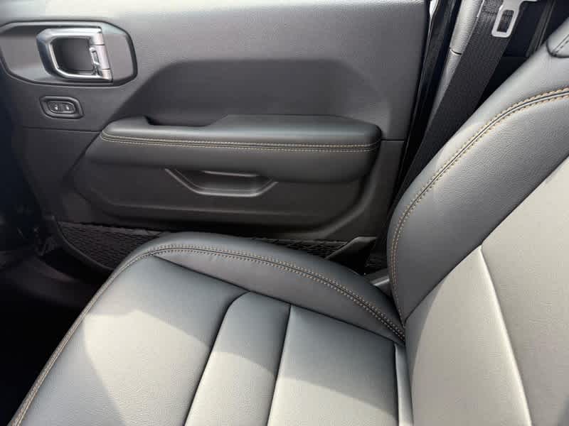 2025 Jeep Wrangler 4-DOOR SAHARA