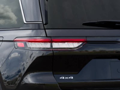 2027 Jeep Grand Cherokee LAREDO X 4X4
