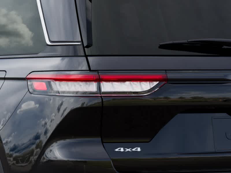 2027 Jeep Grand Cherokee LAREDO X 4X4