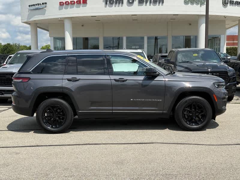 2023 Jeep Grand Cherokee Laredo X 4x4