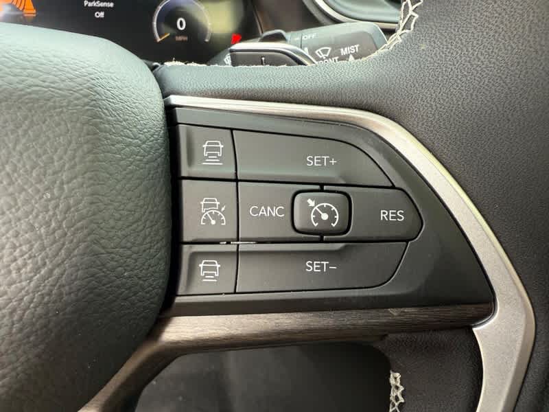 2025 Jeep Grand Cherokee LIMITED 4X4