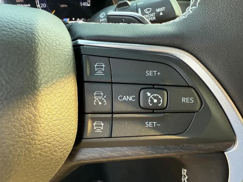 2025 Jeep Grand Cherokee LIMITED 4X4