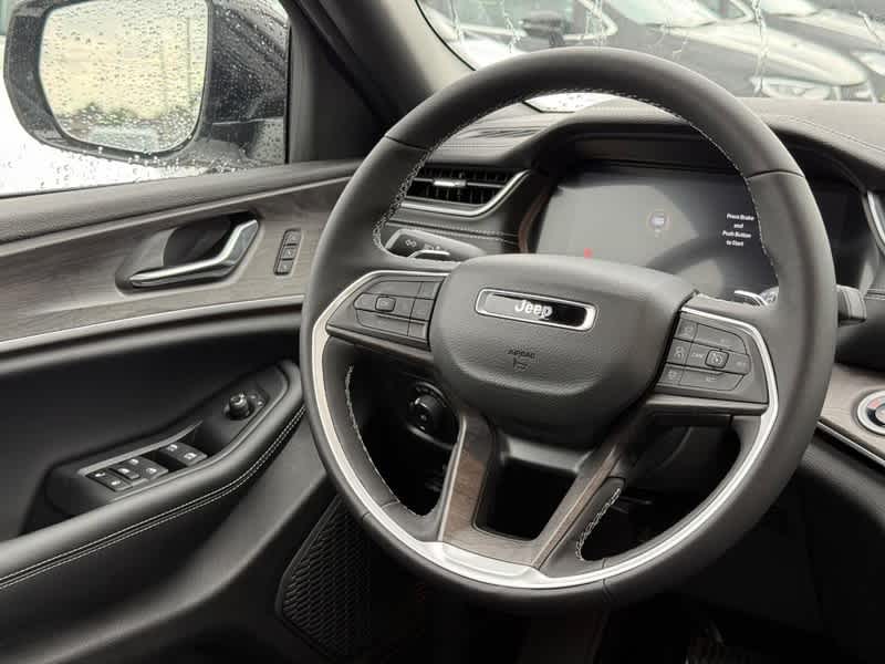 2025 Jeep Grand Cherokee LIMITED 4X4