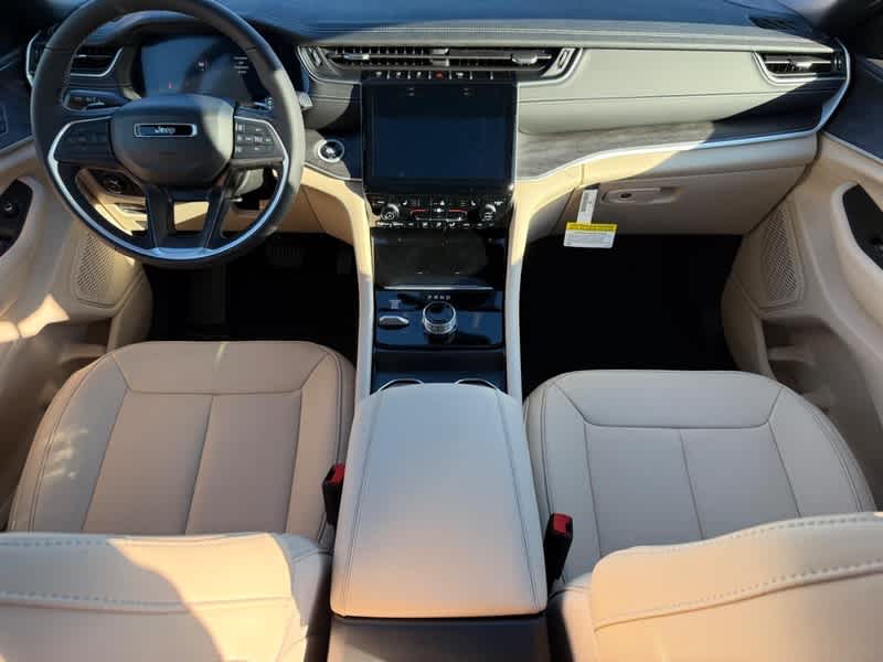 2025 Jeep Grand Cherokee LIMITED 4X4