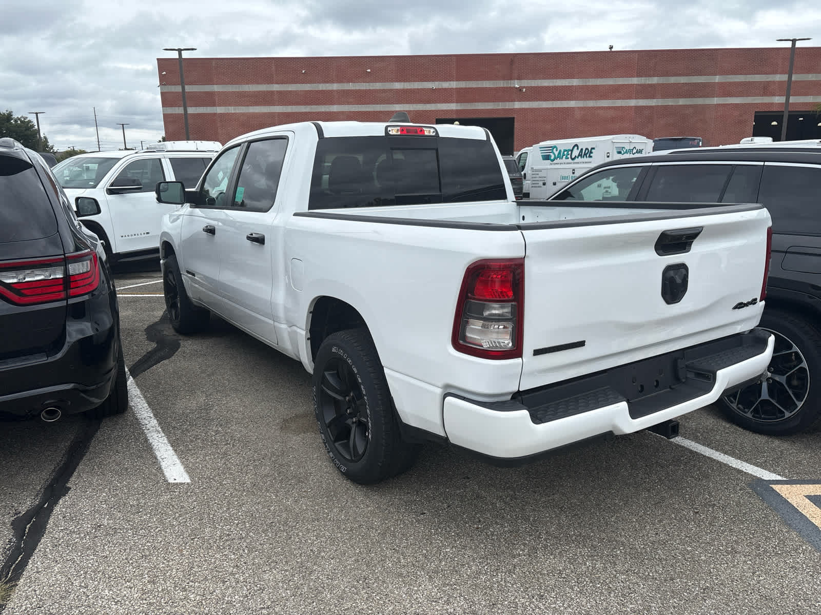 2024 RAM 1500 Big Horn Crew Cab 4x4 5'7' Box