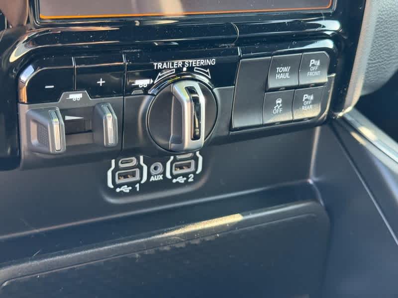 2023 RAM 1500 Laramie Crew Cab 4x4 5'7' Box