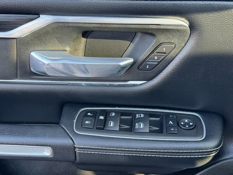 2023 RAM 1500 Laramie Crew Cab 4x4 5'7' Box
