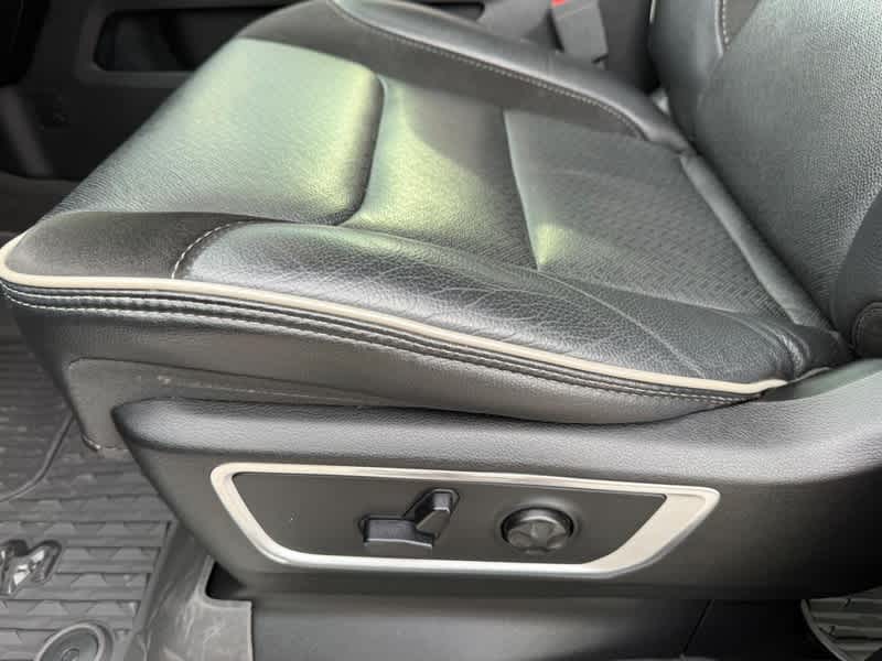 2020 RAM 1500 Laramie Crew Cab 4x4 5'7' Box