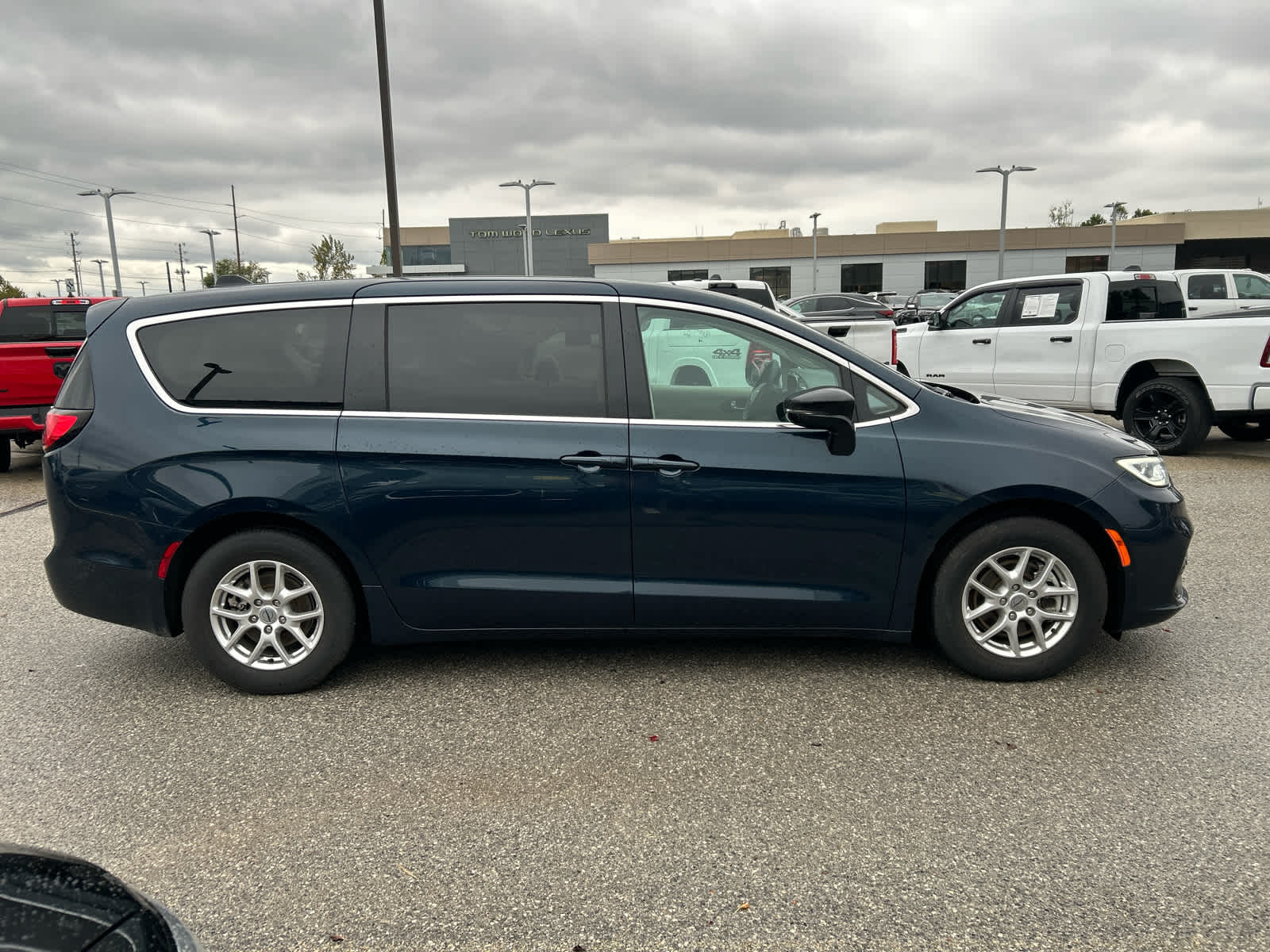 2024 Chrysler Pacifica Touring L