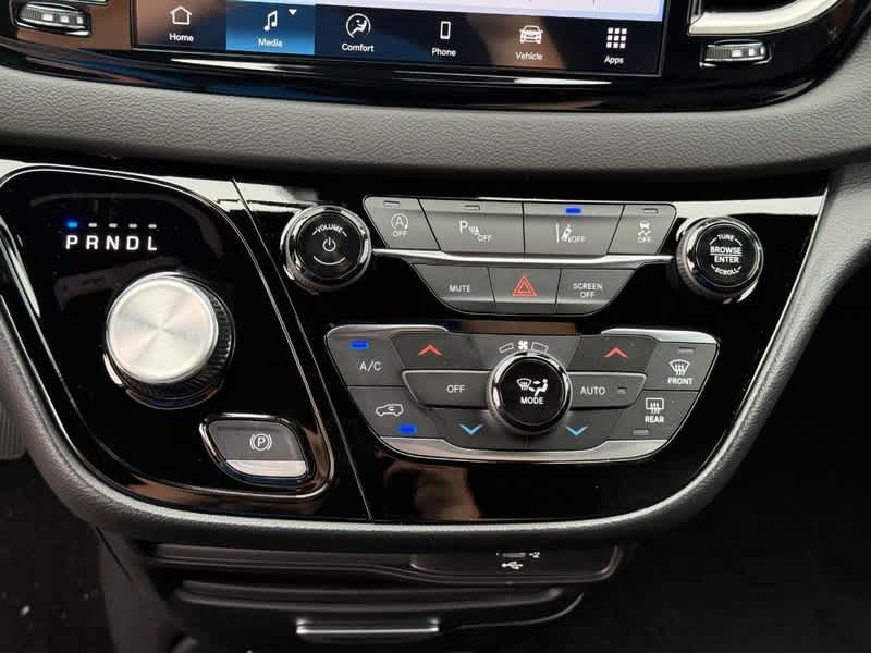 2026 Chrysler Voyager LX