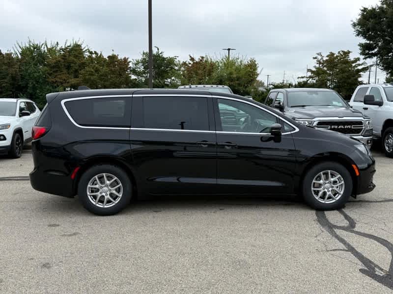 2026 Chrysler Voyager LX