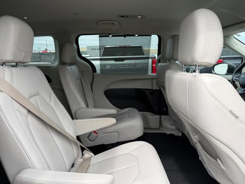 2021 Chrysler Voyager LXI