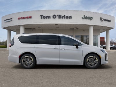 2027 Chrysler Pacifica LIMITED