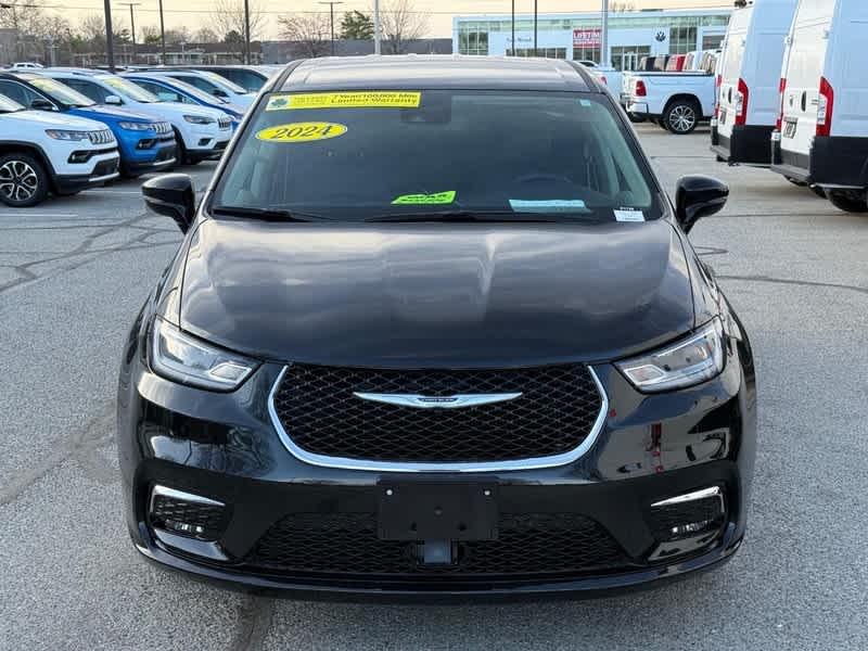 2024 Chrysler Pacifica Select