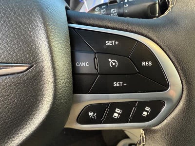 2024 Chrysler Pacifica Select