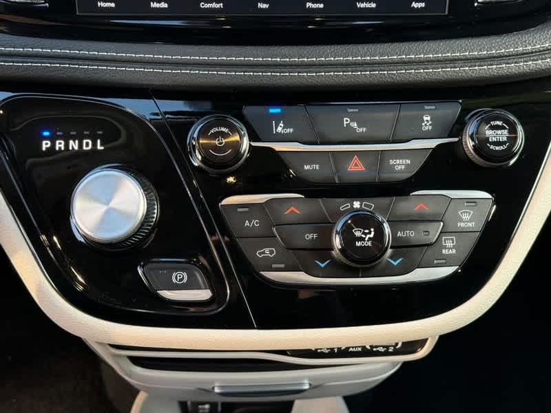 2024 Chrysler Pacifica Select