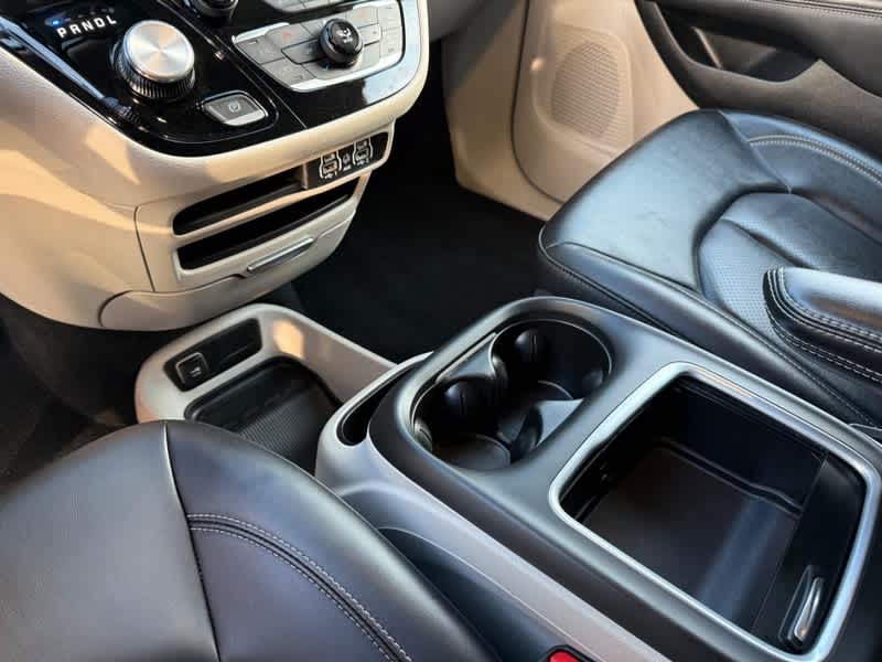 2024 Chrysler Pacifica Select