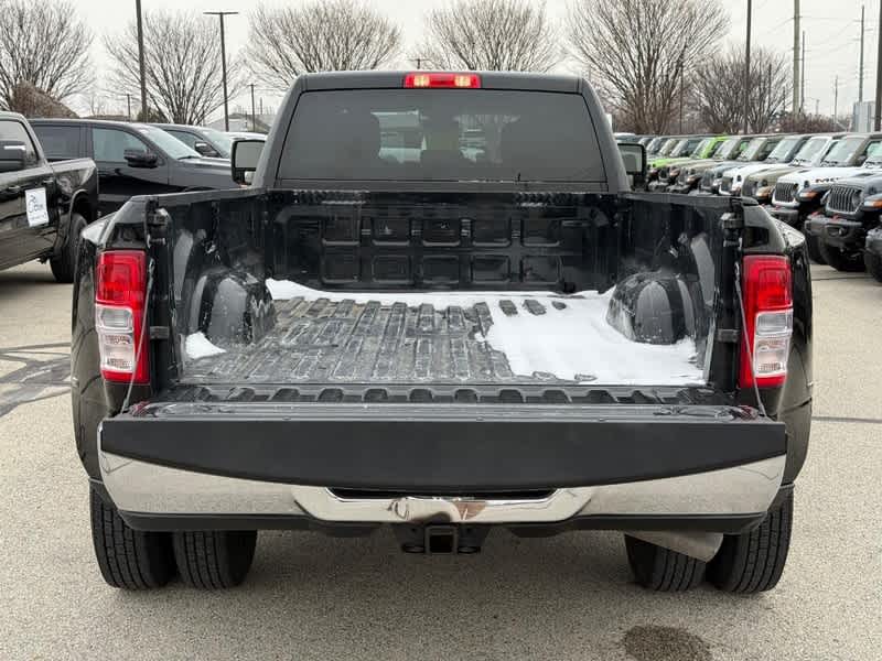 2024 RAM 3500 Big Horn Crew Cab 4x4 8' Box