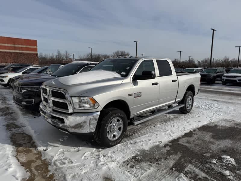 2017 RAM 2500 Tradesman Crew Cab 4x4 6'4' Box