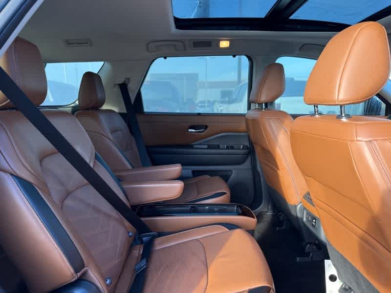 2024 Nissan Pathfinder Platinum 4WD