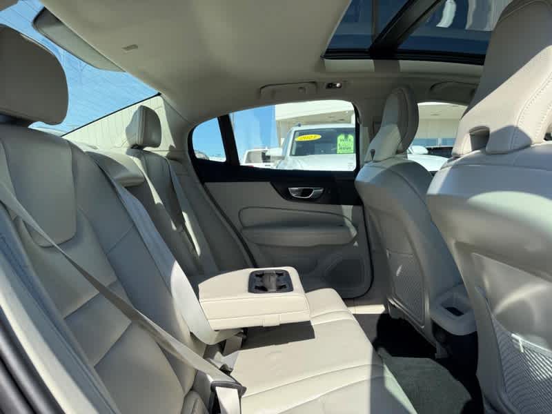 2022 Volvo S60 B5 Momentum