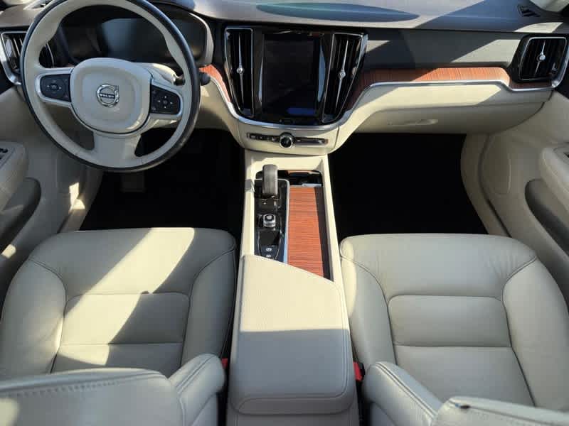 2022 Volvo S60 B5 Momentum