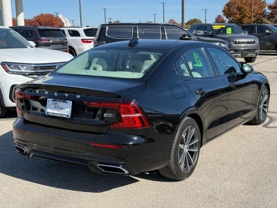 2022 Volvo S60 B5 Momentum