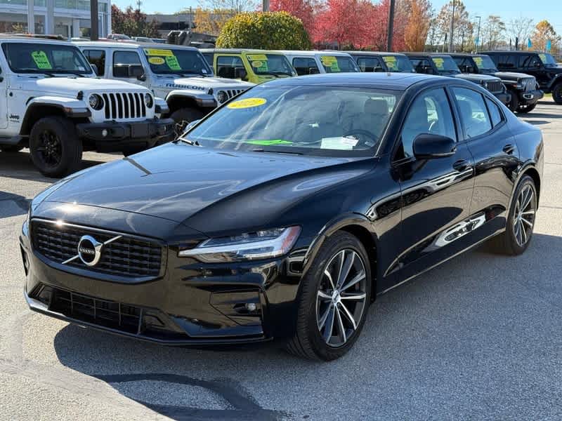 2022 Volvo S60 B5 Momentum