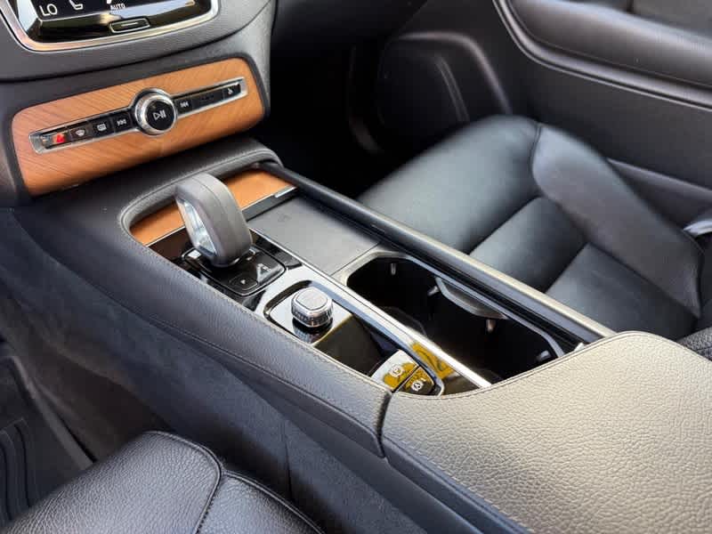 2022 Volvo XC90 Recharge Plug-In Hybrid T8 Inscription Expression 7 Passenger