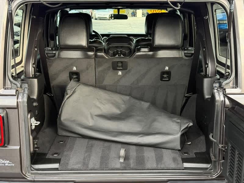 2020 Jeep Wrangler Unlimited Sahara Altitude 4x4