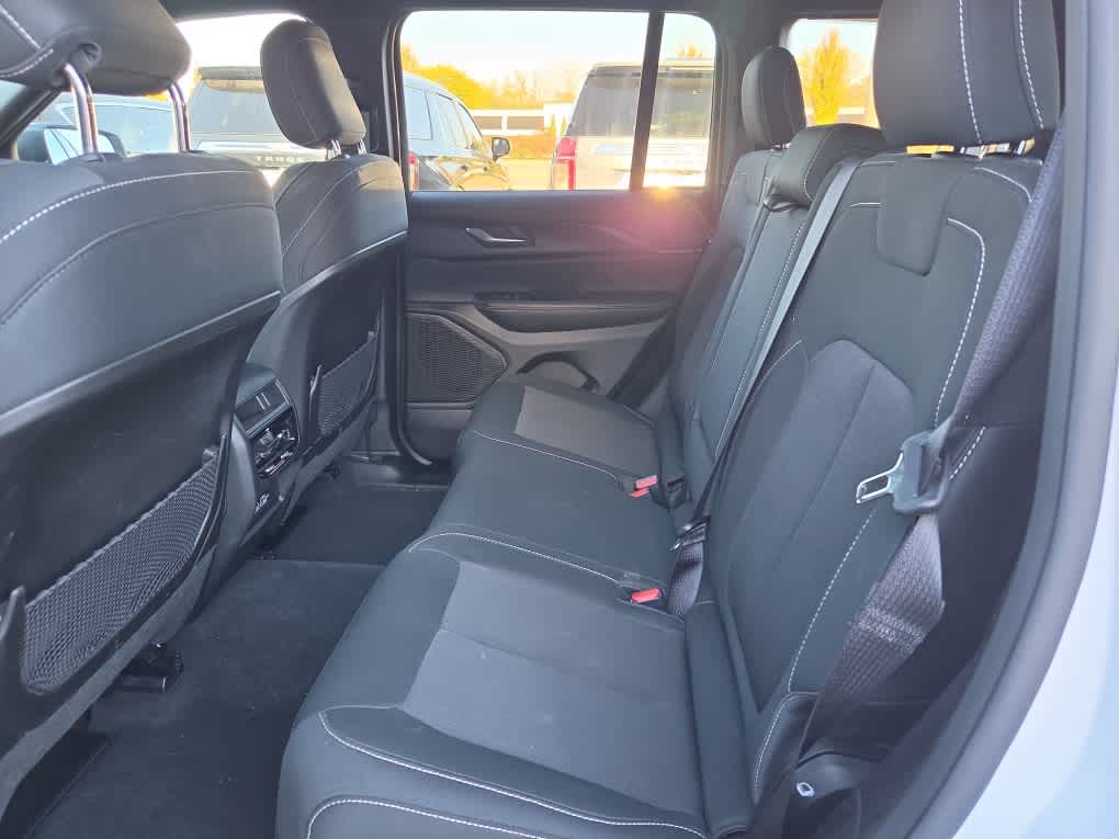 2025 Jeep Grand Cherokee Laredo 4x4