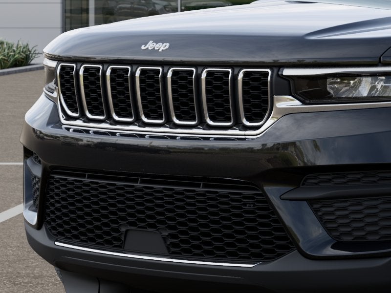 2027 Jeep Grand Cherokee LAREDO X 4X4