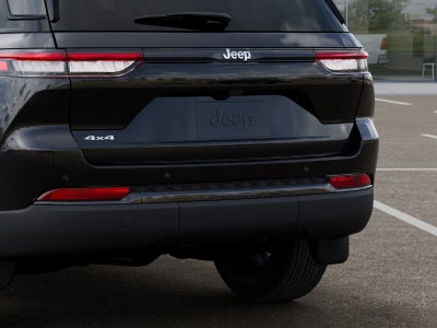 2027 Jeep Grand Cherokee LAREDO X 4X4