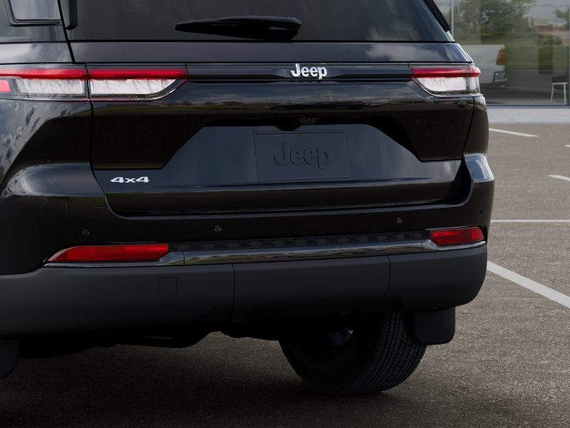 2027 Jeep Grand Cherokee LAREDO X 4X4