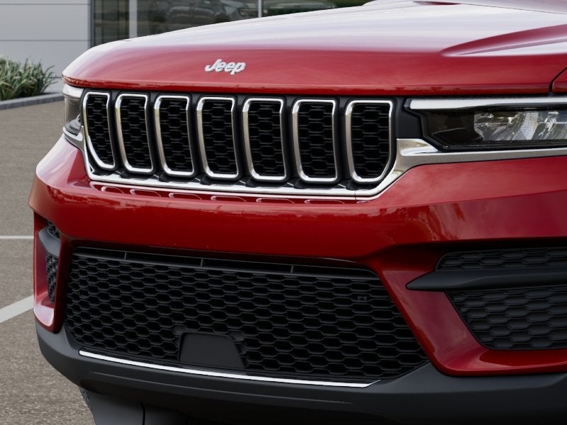 2027 Jeep Grand Cherokee LAREDO X 4X4