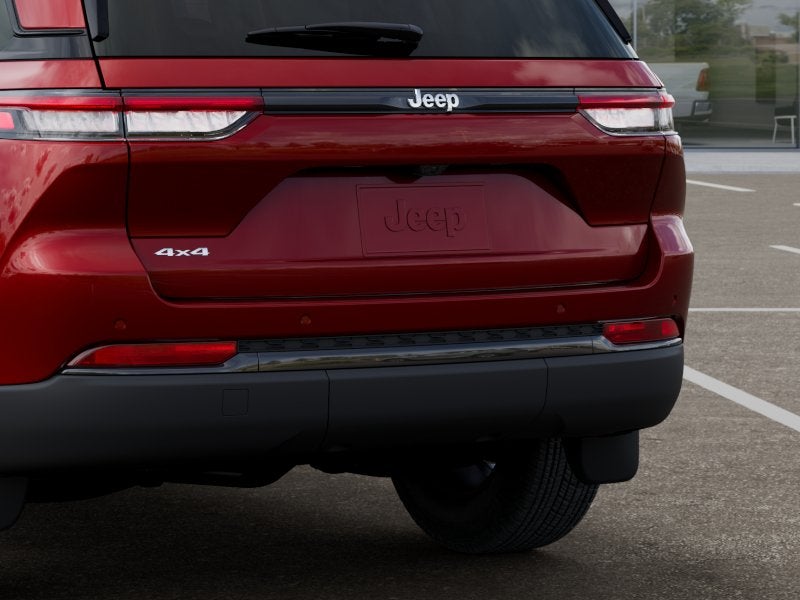 2027 Jeep Grand Cherokee LAREDO X 4X4