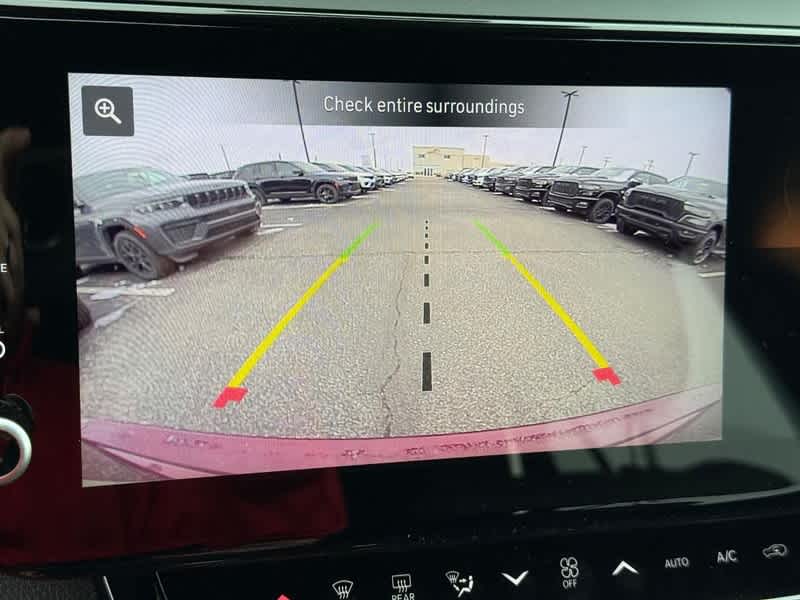 2026 Jeep Grand Cherokee Laredo Altitude