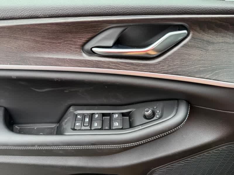 2026 Jeep Grand Cherokee Laredo Altitude