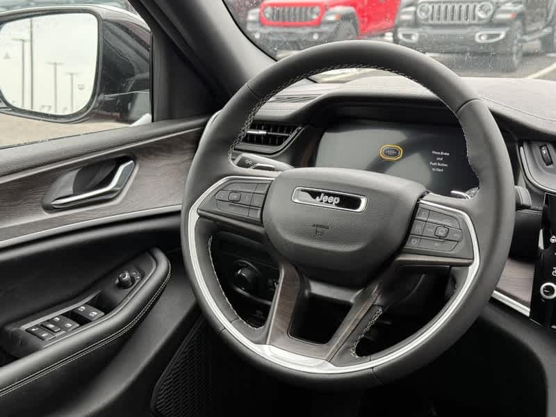 2026 Jeep Grand Cherokee Laredo Altitude