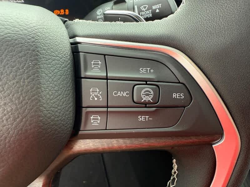 2026 Jeep Grand Cherokee Laredo Altitude