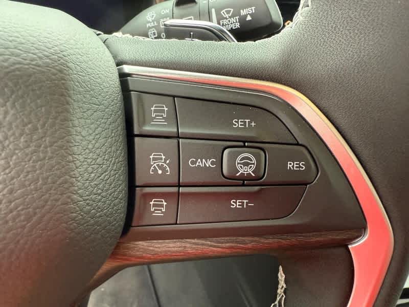 2026 Jeep Grand Cherokee Laredo Altitude