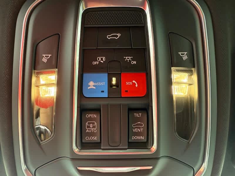 2026 Jeep Grand Cherokee Laredo Altitude