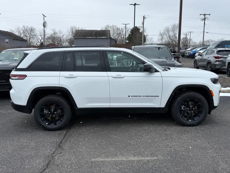 2026 Jeep Grand Cherokee Laredo Altitude