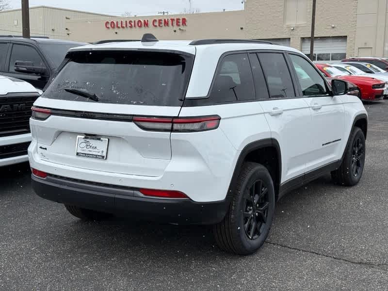 2026 Jeep Grand Cherokee Laredo Altitude