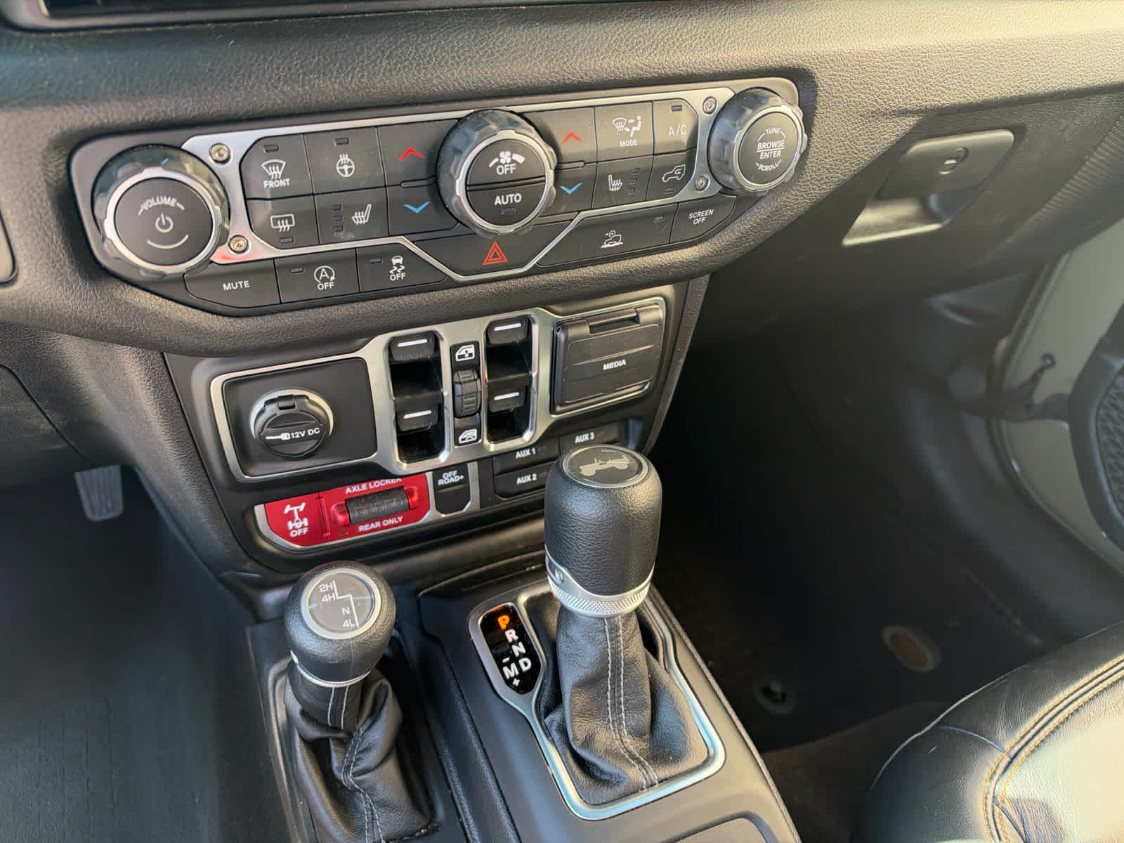 2025 Jeep Wrangler 4-Door Willys 4x4