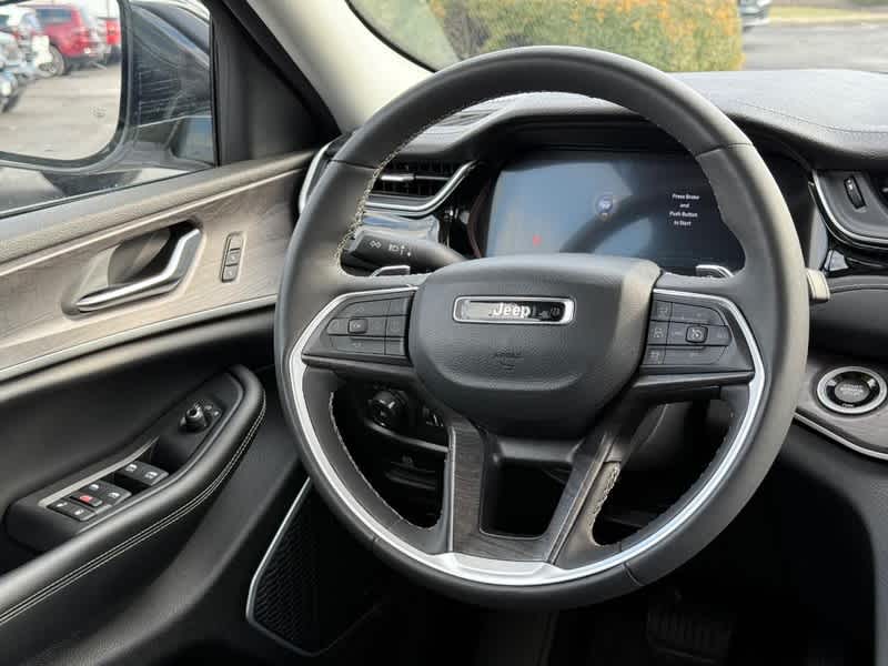 2023 Jeep Grand Cherokee Base