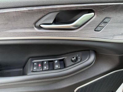 2023 Jeep Grand Cherokee Base