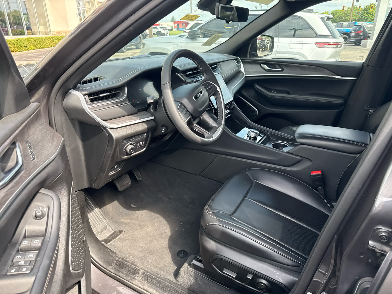 2024 Jeep Grand Cherokee Anniversary Edition